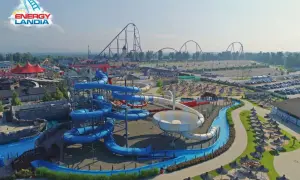 Energylandia, największy aquapark w Polsce, oferuje mnóstwo wodnych atrakcji i rollercoasterów.